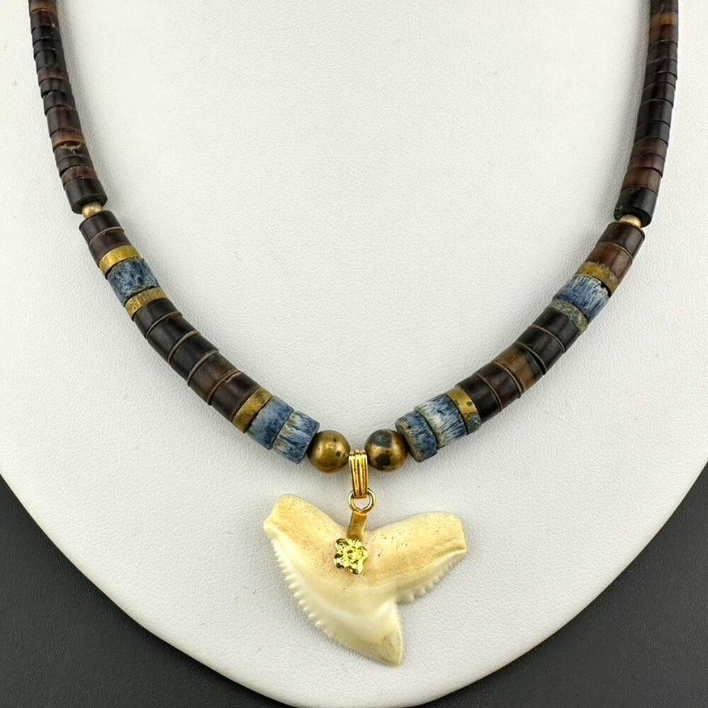 Vintage Blue Coral Heishi Bead Shell Shark Tooth Pendant Necklace unisex 18"